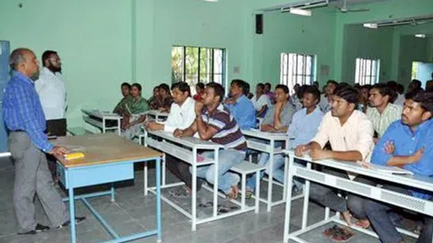 మైనార్టీలకు పోటీ పరీక్షల ఉచిత శిక్షణ