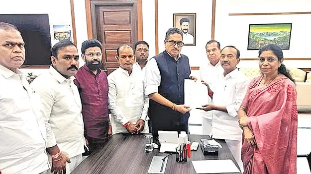 రేషన్‌కార్డులపై సీఎం ఫొటో అవసరమా?