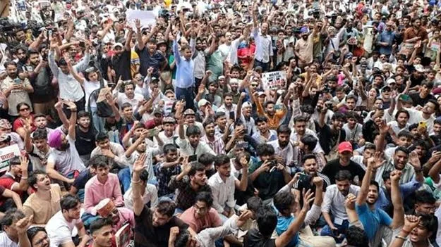 నిరసనపై బలప్రయోగం సరికాదు