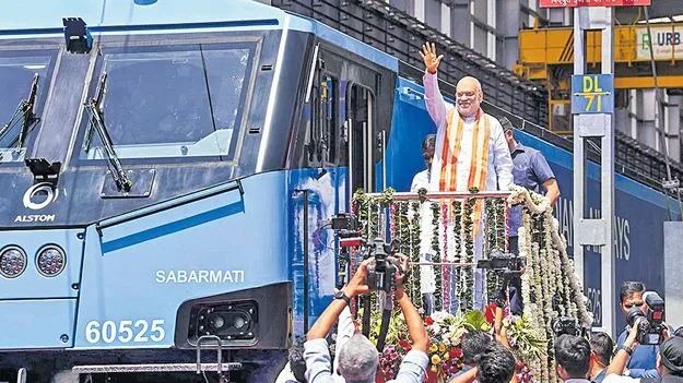 పట్టాలపైకి ‘ఎల్‌ఎన్‌జీ’ రైలు!