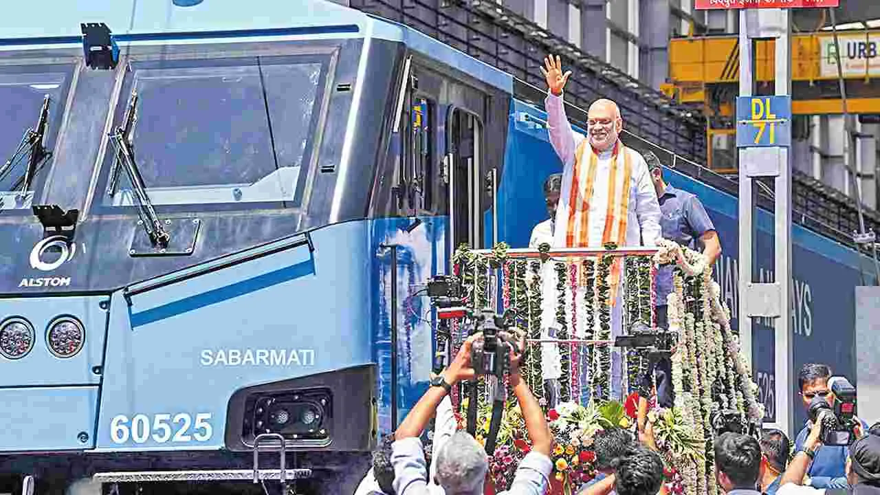 పట్టాలపైకి ‘ఎల్‌ఎన్‌జీ’ రైలు!