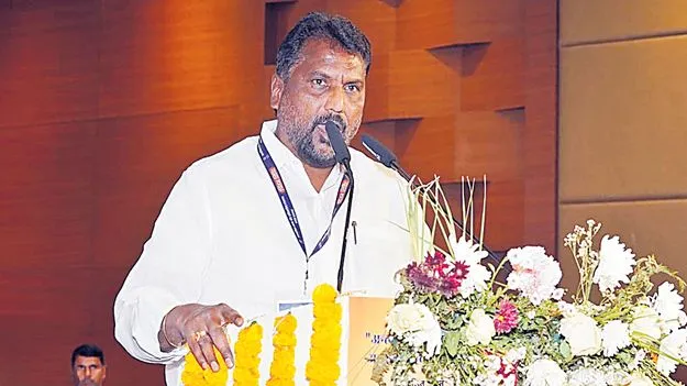 ఆమె రాజీనామా చేయాలి