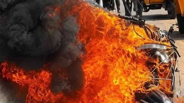 రాజేంద్రనగర్‌లో అర్ధరాత్రి అగ్నిప్రమాదం.. ఐదు బైక్‌ల దగ్ధం