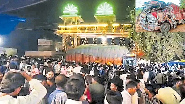 భక్తులపైకి దూసుకెళ్లిన లారీ.. 15 మంది దుర్మరణం