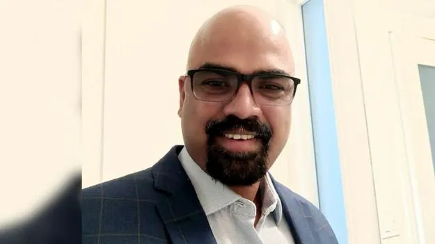 పొరబాటున ప్రొఫెసర్‌ నిర్బంధం