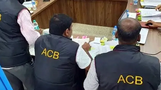 ఏసీబీ భయంతో..!  అక్రమాస్తులు సర్దే పనిలో అధికారిణి