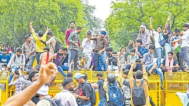 నిరసనలపై నిప్పురవ్వలు