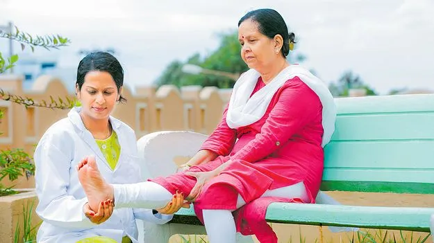 వైద్య రంగంలో వారధులు పారా మెడికల్‌  ఫోర్స్‌