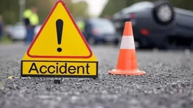 కారు ఢీకొని 8మంది ఉపాధి కూలీల దుర్మరణం