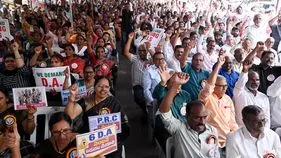 ఉద్యోగులతో పెట్టుకుంటే అంతే!