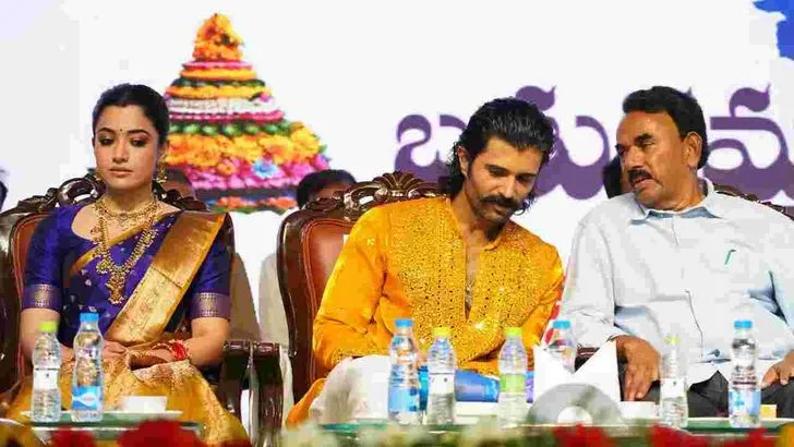 హైదరాబాద్ ట్యాంక్‌బండ్‌పై ఘనంగా సద్దుల బతుకమ్మ సంబరాలు.. ప్రత్యేక ఆకర్షణగా రష్మిక