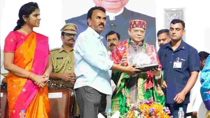 హైదరాబాద్ ట్యాంక్‌బండ్‌పై ఘనంగా సద్దుల బతుకమ్మ సంబరాలు.. ప్రత్యేక ఆకర్షణగా రష్మిక