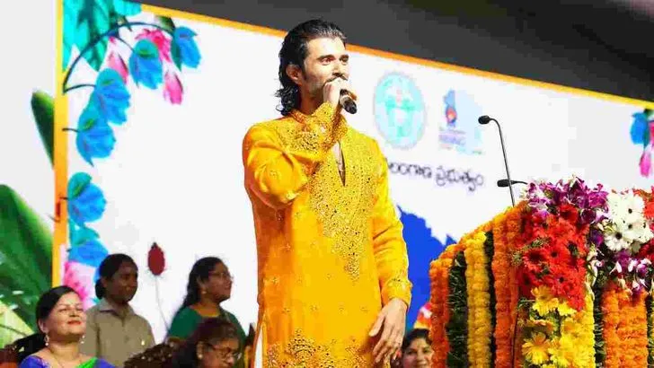 హైదరాబాద్ ట్యాంక్‌బండ్‌పై ఘనంగా సద్దుల బతుకమ్మ సంబరాలు.. ప్రత్యేక ఆకర్షణగా రష్మిక