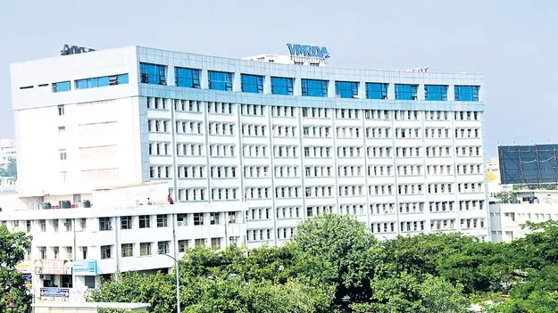 వీఎంఆర్‌డీఏకు కమిషనర్‌ కావలెను!