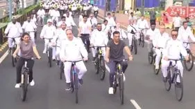విశాఖలో సందడిగా సండేస్ ఆన్ సైకిల్.. ఆర్కే బీచ్‌లో బ్రిక్స్ దేశాల మంత్రుల సైక్లింగ్..