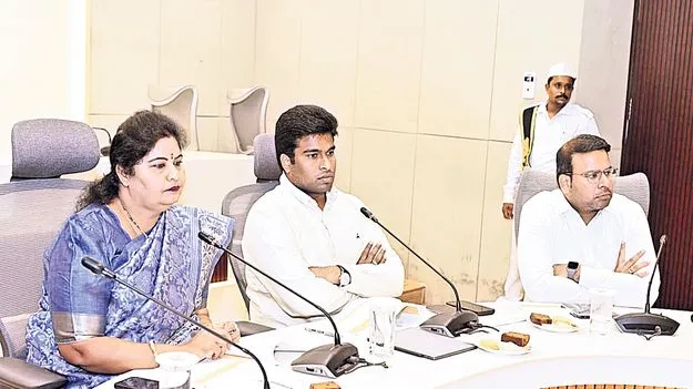 పారదర్శకంగా ఓటర్ల జాబితా రాజకీయ పార్టీలు సహకరించాలి