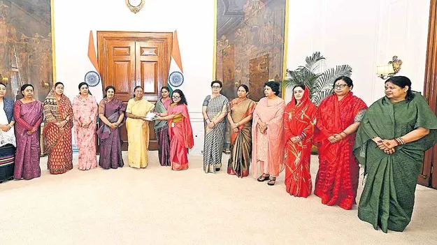 కాంగ్రెస్‌ ఎంపీ అకోయిజమ్‌ను   లోక్‌సభ నుంచి సస్పెండ్‌ చెయ్యండి