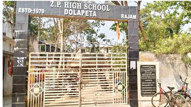 problem at school మళ్లీ మళ్లీ పొర‘బడి’