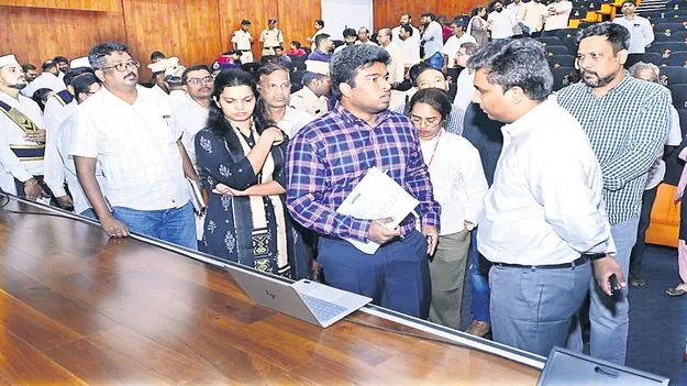 30 ప్రాజెక్టులకు భూమి పూజ