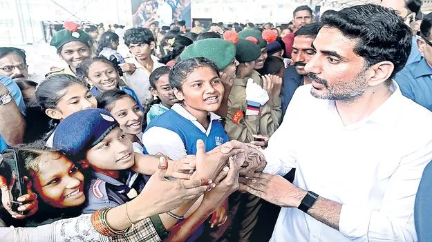 విద్యార్థులతో మమేకం