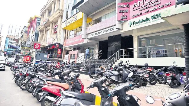 సెల్లార్లలో దుకాణాలు! రోడ్లపై వాహనాలు!!