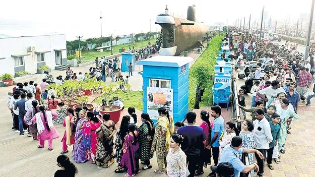 సండే సందడి