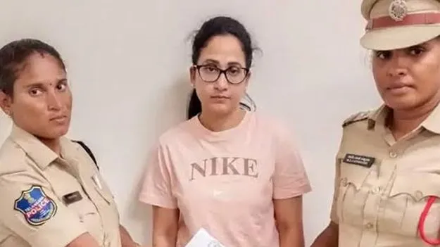 పోలీసుల అదుపులో యూట్యూబర్‌ నందన  