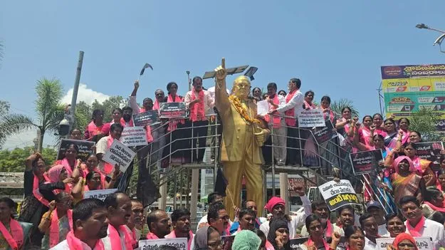 మోసపూరిత మాటలతో గద్దెనెక్కిన కాంగ్రెస్‌