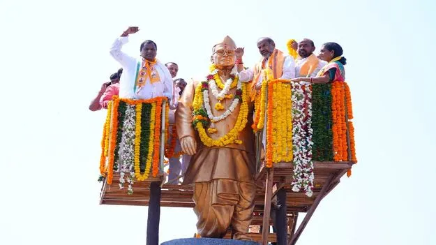 ఆచార్య కొండా లక్ష్మణ్‌ బాపూజీ ఆశయాలను ముందుకు తీసుకెళ్లాలి