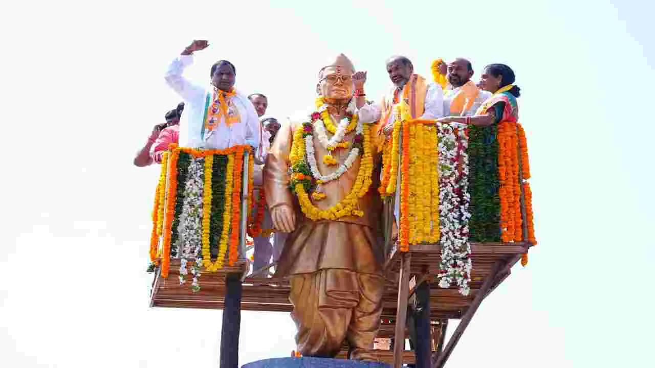 ఆచార్య కొండా లక్ష్మణ్‌ బాపూజీ ఆశయాలను ముందుకు తీసుకెళ్లాలి