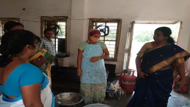 పరిసరాల పరిశుభ్రతను పాటించాలి