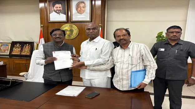 పల్లగుట్టలో మైనింగ్‌ తవ్వకాలు నిలిపివేయాలి