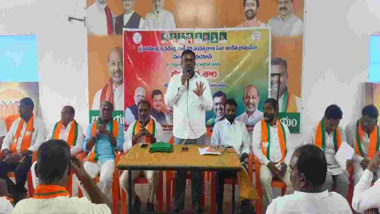 పనిచేస్తేనే నాయకులుగా ఎదుగుతారు