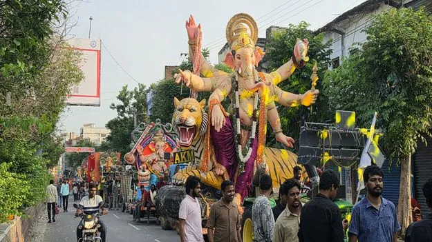 రెండో రోజూ గణనాథుల నిమజ్జనోత్సవం