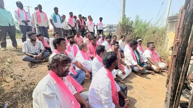 విద్యుత్‌ కోతలపై బీఆర్‌ఎస్‌ ఆధ్వర్యంలో నిరసన