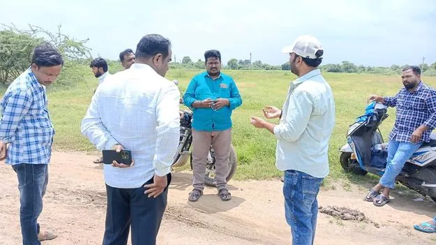 భూసర్వేను అడ్డుకున్న రైతులు