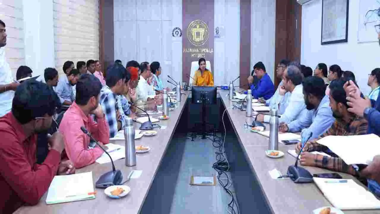 ఆయిల్‌పామ్‌ సాగు విస్తీర్ణ లక్ష్యాన్ని సాధించాలి