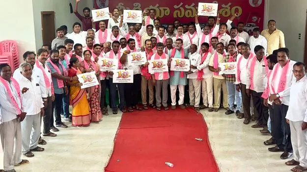 జిల్లా పదేళ్ల పండుగను ఘనంగా జరుపుకోవాలి