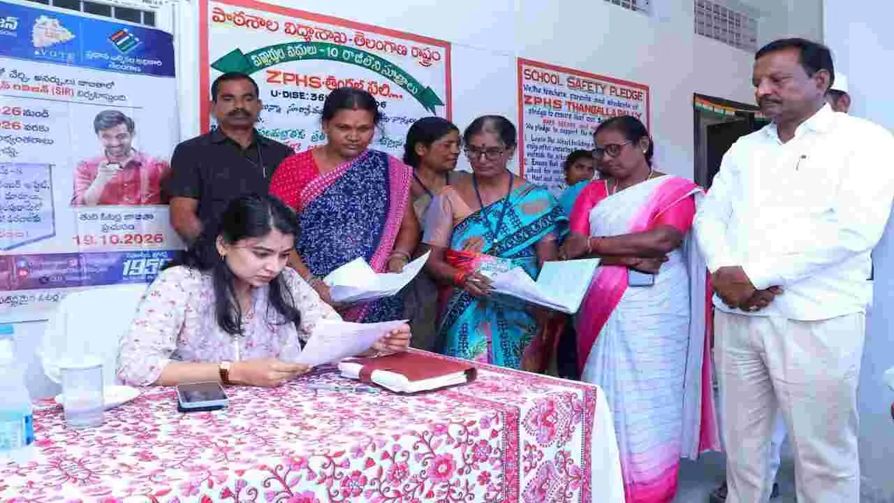 నోటీసులు అందుకున్న ఓటర్లు గుర్తింపు కార్డు సమర్పించాలి..