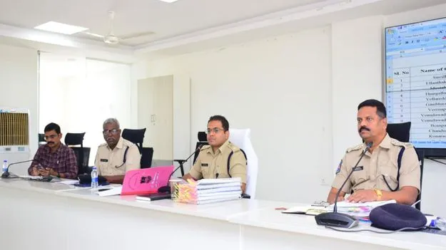 నిబద్ధతతో విధులు నిర్వర్తించాలి