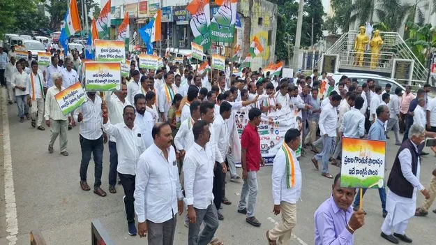 కాంగ్రెస్‌ శ్రేణుల విజయోత్సవ ర్యాలీ
