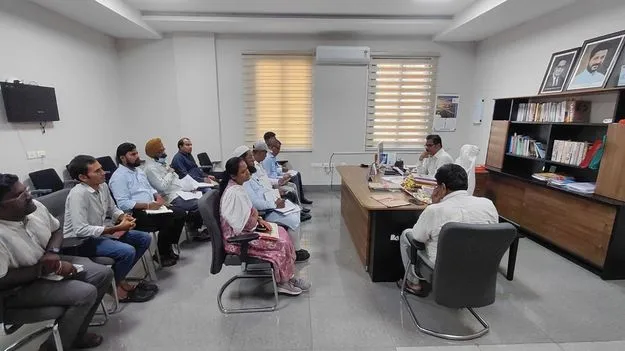 రోడ్ల విస్తరణ, అభివృద్ధి పనులపై సమాచారం ఇవ్వాలి