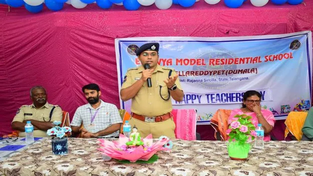 సమసమాజ నిర్మాణంలో ఉపాధ్యాయుల పాత్ర కీలకం
