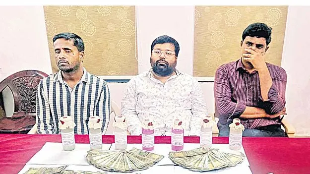 ఏసీబీ వలలో   ఐదుగురు 