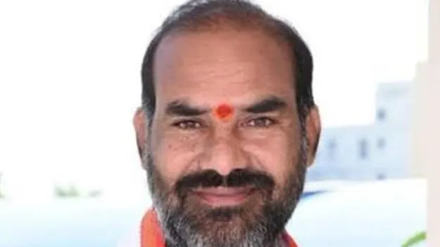 విద్యుత్తు లేక నిలిచిన పరిశ్రమను చూపించు