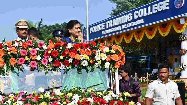 విజయనగరం జిల్లాలో మహిళా కానిస్టేబుళ్ల పాసింగ్‌ అవుట్‌ పరేడ్‌.. హాజరైన హోం మంత్రి అనిత