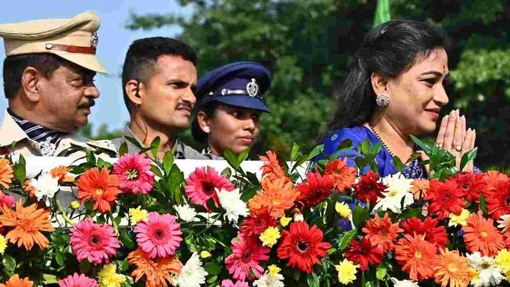 విజయనగరం జిల్లాలో మహిళా కానిస్టేబుళ్ల పాసింగ్‌ అవుట్‌ పరేడ్‌.. హాజరైన హోం మంత్రి అనిత