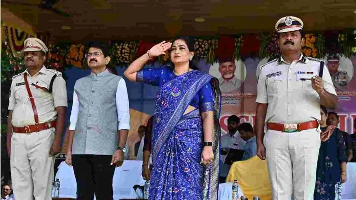 విజయనగరం జిల్లాలో మహిళా కానిస్టేబుళ్ల పాసింగ్‌ అవుట్‌ పరేడ్‌.. హాజరైన హోం మంత్రి అనిత