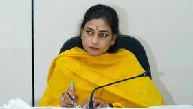 విశాఖలో రోడ్డు ప్రమాదం.. గాయపడిన విద్యార్థులకు హోంమంత్రి అనిత సాయం