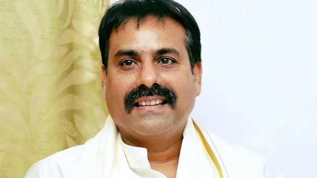 మాజీ ఎమ్మెల్యే అన్నాబత్తుని శివకుమార్‌ దంపతులపై చీటింగ్ కేసు